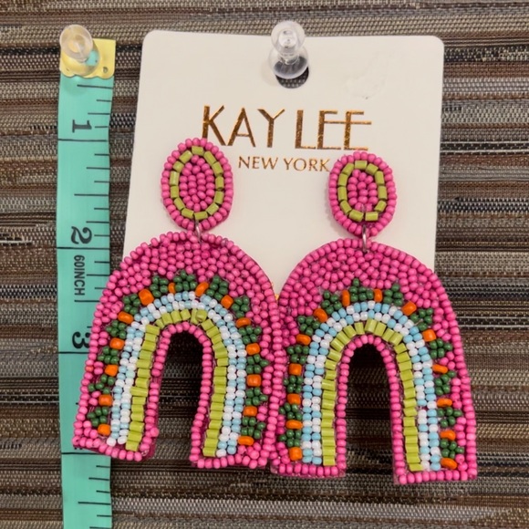 Fun beaded earrings! Lightweight and sure to be a conversation piece! - Picture 4 of 8